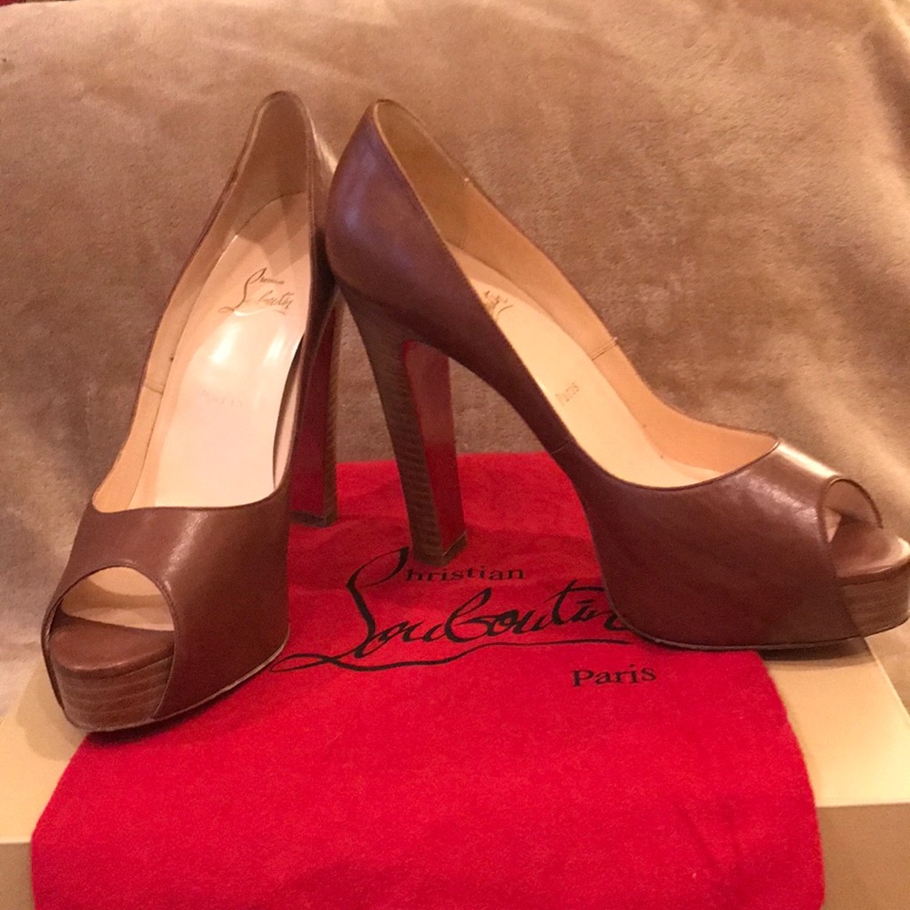 Christian Louboutin open-toed brown pumps size 41